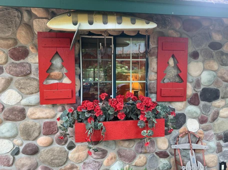 Вилла The Croquet Cabin Your Year Round Romantic Escape Boulder Junction Экстерьер фото