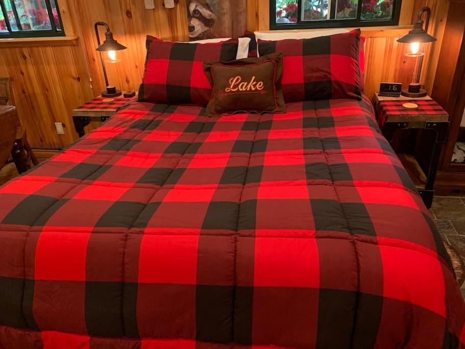 Вилла The Croquet Cabin Your Year Round Romantic Escape Boulder Junction Экстерьер фото